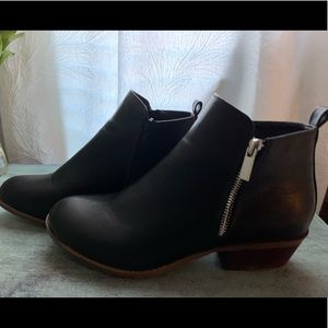 WOMEN’S BLACK LEATHER BOOTIES SIZE 11